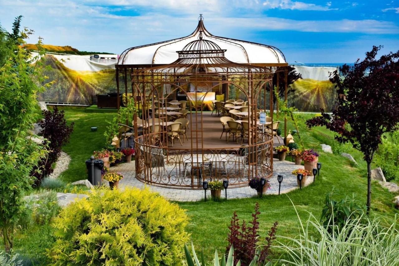 Casa Timis - Wellness & Spa Resort Chitorani Exterior foto The Greenhouse