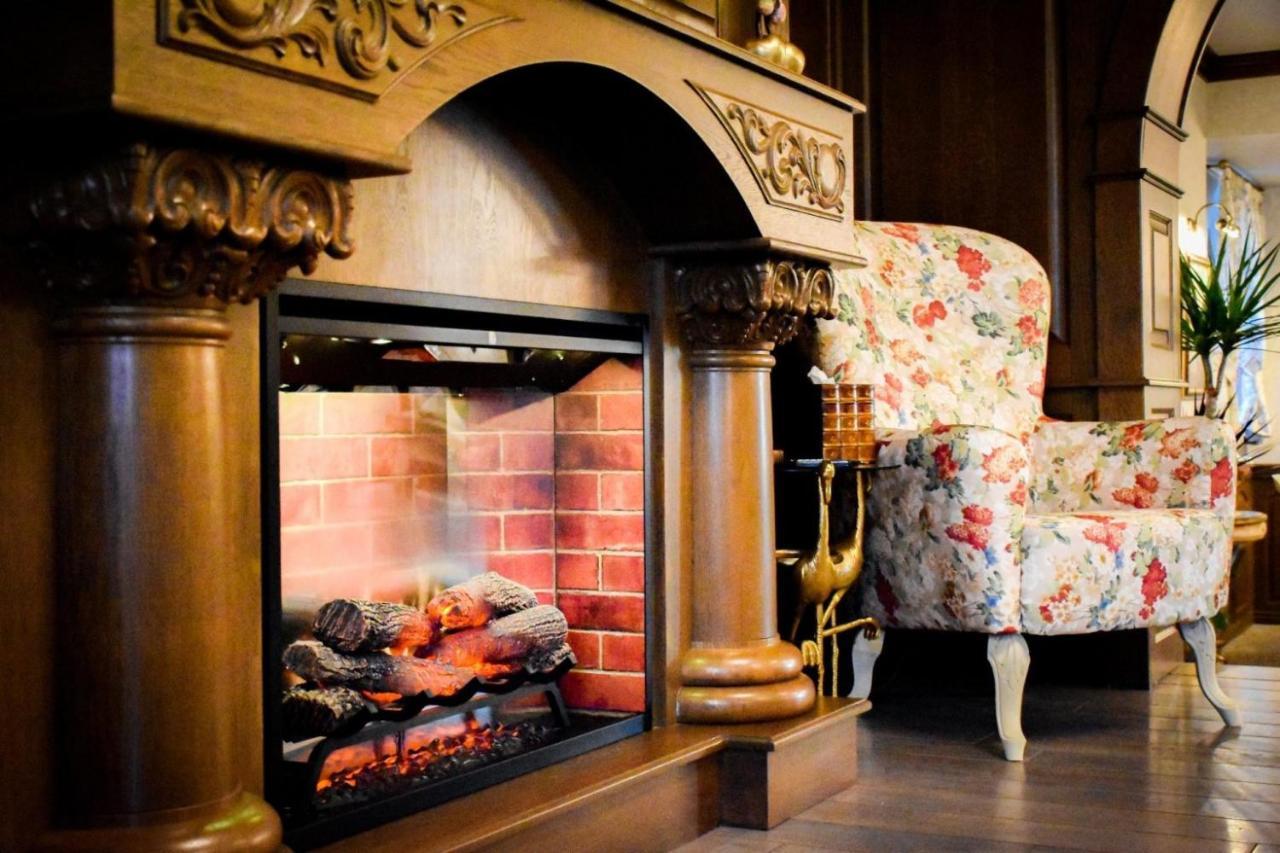 Casa Timis - Wellness & Spa Resort Chitorani Exterior foto A fireplace
