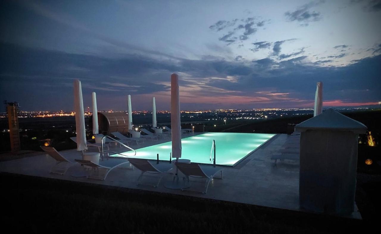Casa Timis - Wellness & Spa Resort Chitorani Exterior foto Rooftop pool at the Hotel