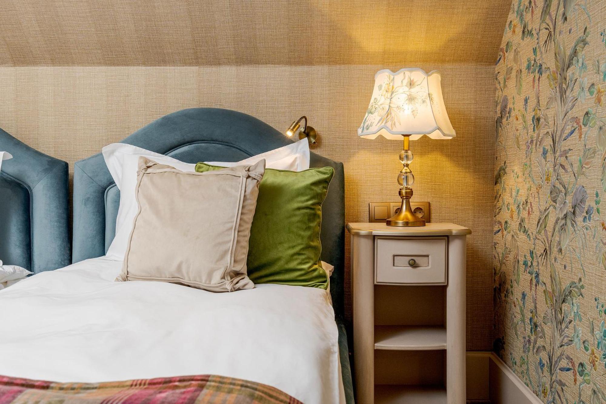 Casa Timis - Wellness & Spa Resort Chitorani Exterior foto A bedside table